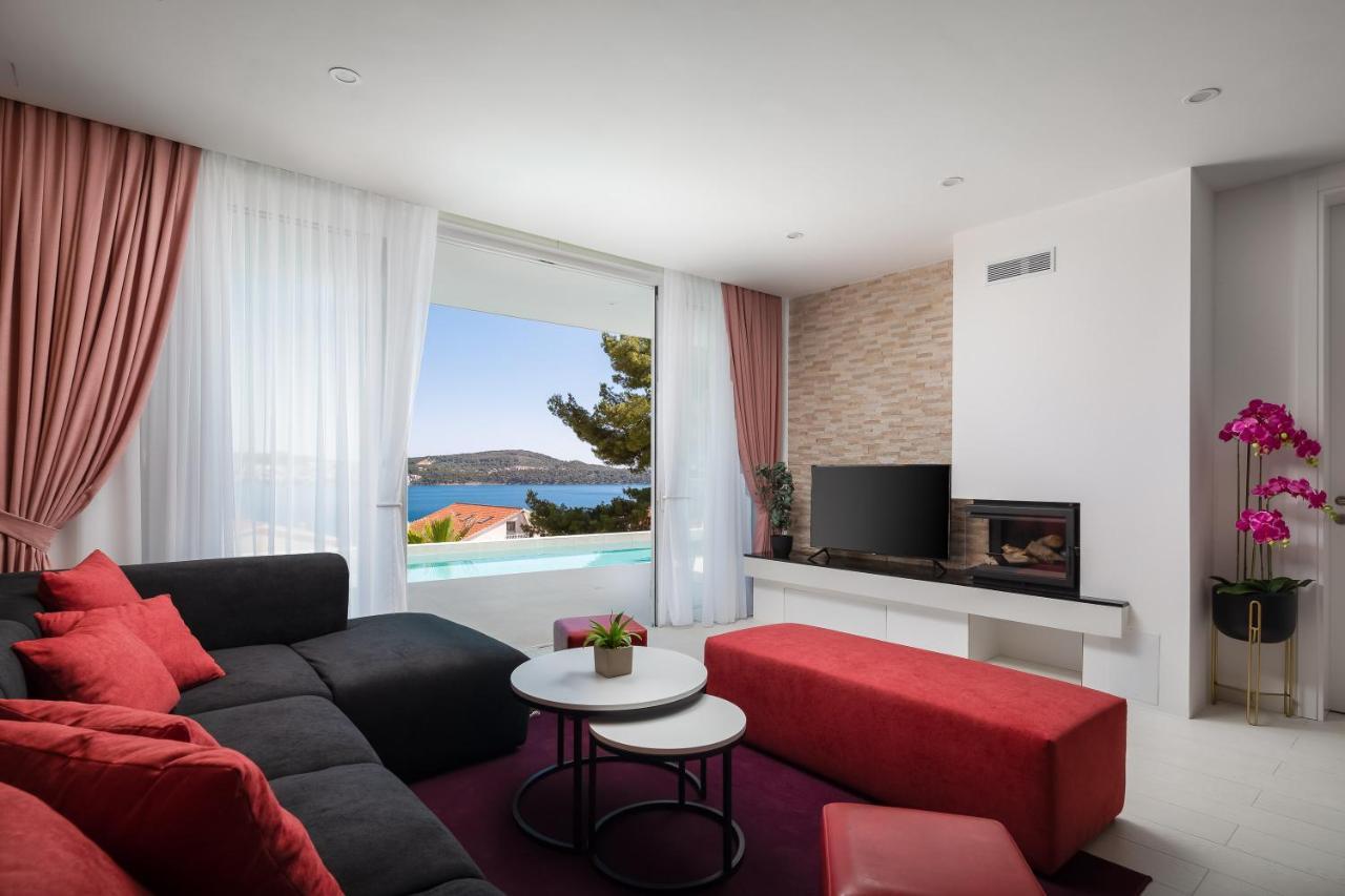 Adria View With Heated Pool I Vila Trogir